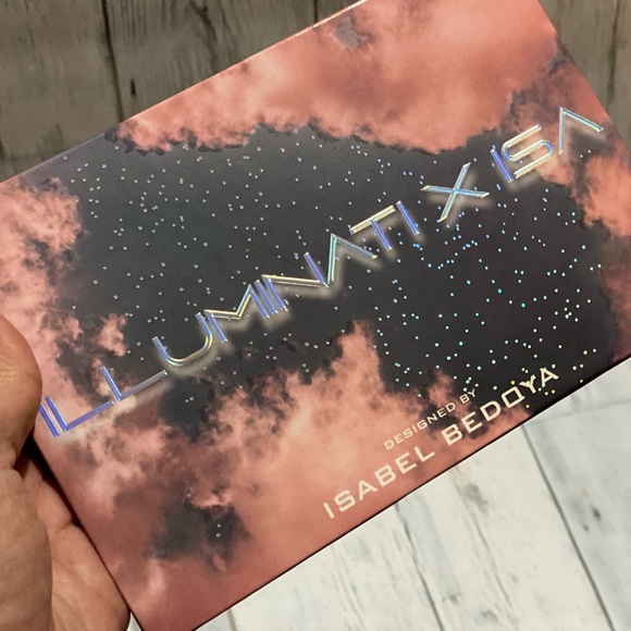 HP💐💐🎉 Isabela Bedoya Illuminati x is eyeshadow palette - Picture 2 of 3